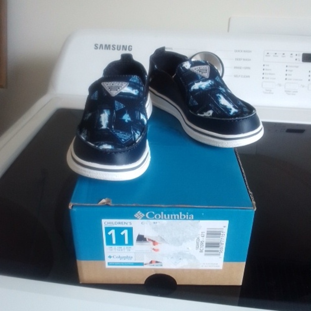 NWT NIB Columbia unisex boat shoes navy/white